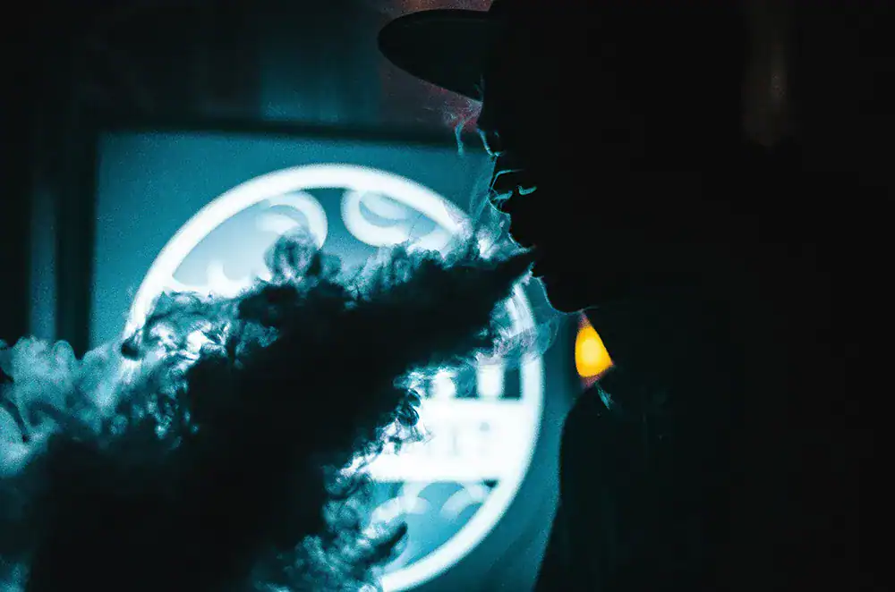 電子煙不出煙時檢查煙彈與主機接點